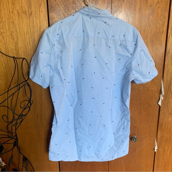 Molokai surf co. Men’s size medium short sleeve button down with shark print - Picture 8 of 11